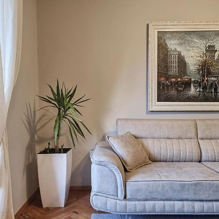 Tirana Center Cozy Apartment エクステリア 写真
