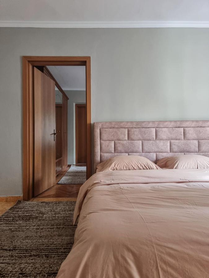 Tirana Center Cozy Apartment エクステリア 写真