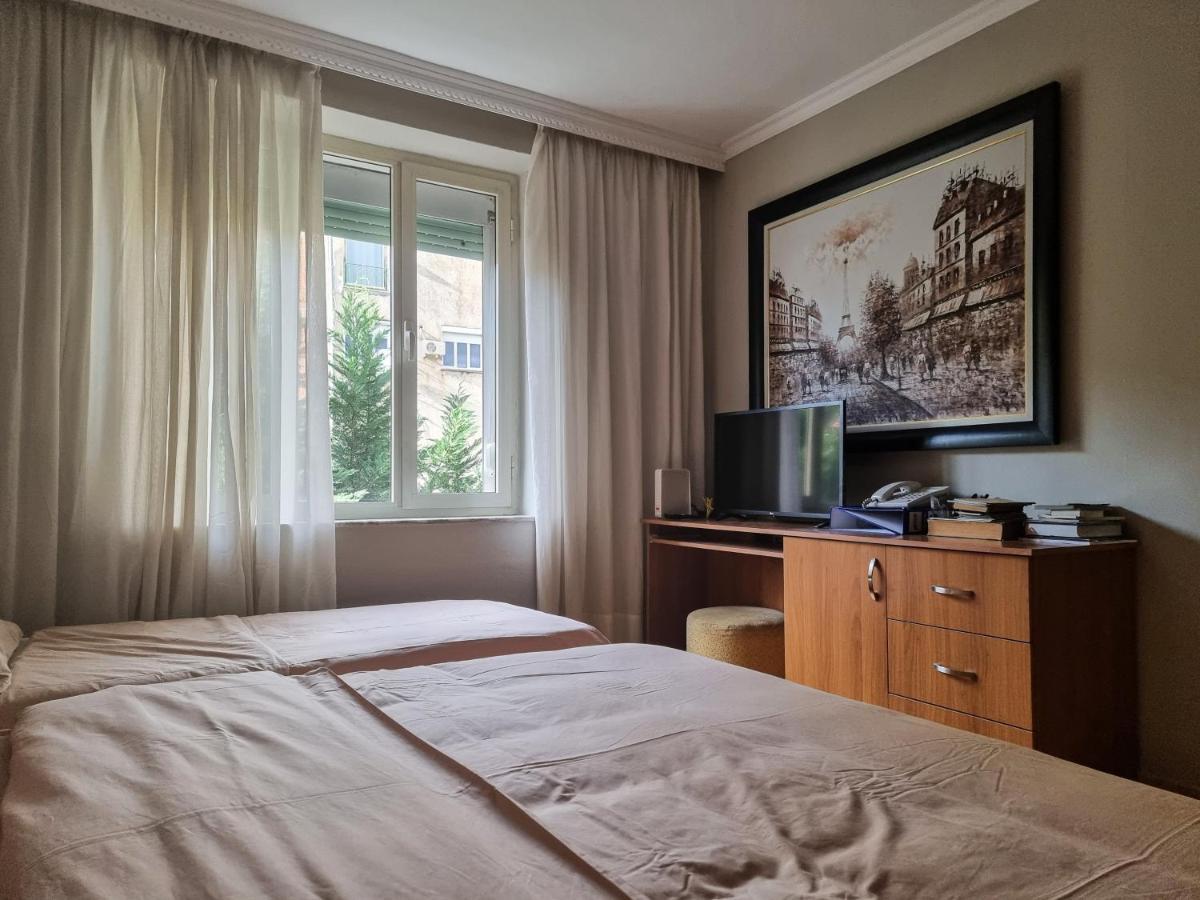 Tirana Center Cozy Apartment エクステリア 写真
